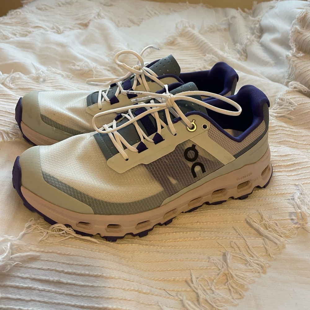 LIKE NEW on cloud vista running shoes
